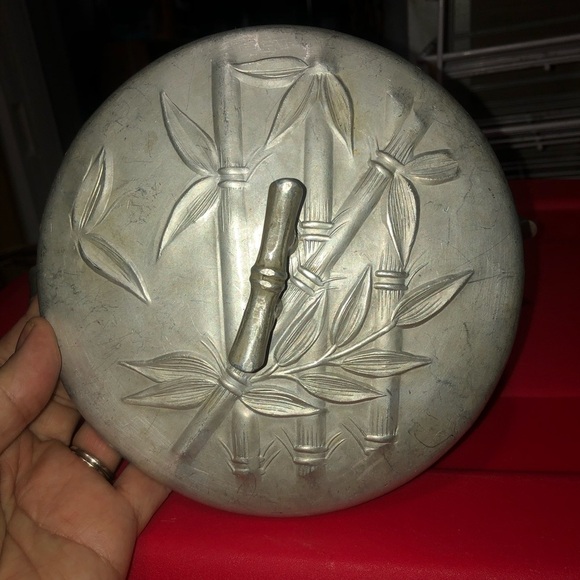 Everlast Silver Cookware Casserole Dish cover. Place your casserole dish in. - Picture 4 of 9